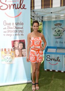 Brooke Burke feet photo thumbnail