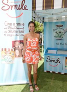 Brooke Burke feet photo thumbnail