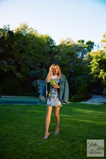 Emma Roberts feet photo thumbnail