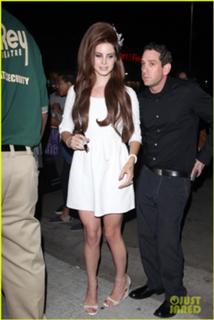 Lana Del Rey feet photo thumbnail