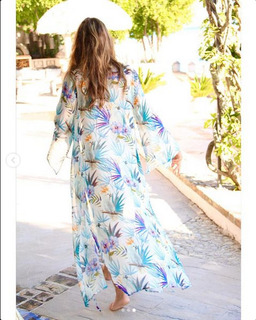 Elizabeth Hurley feet photo thumbnail