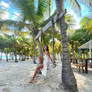 Zaira Nara feet photo thumbnail