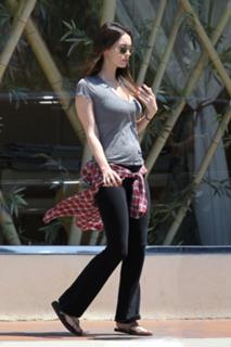 Megan Fox feet photo thumbnail