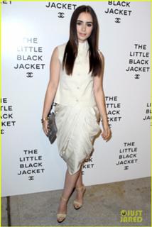 Lily Collins feet photo thumbnail
