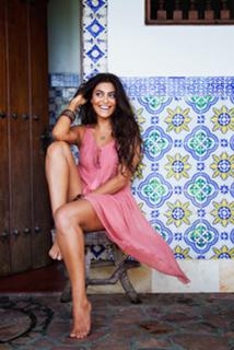 Juliana Paes feet photo thumbnail