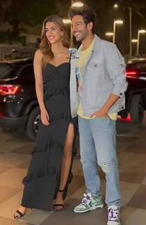 Kriti Sanon feet photo thumbnail