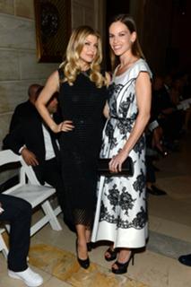 Hilary Swank feet photo thumbnail
