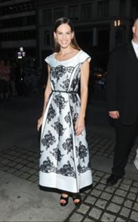 Hilary Swank feet photo thumbnail