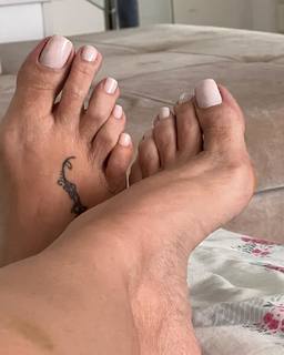 Karin Klemp feet photo thumbnail