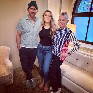 Blake Lively feet photo thumbnail