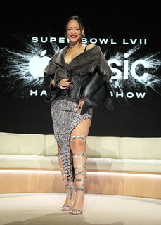 Rihanna feet photo thumbnail