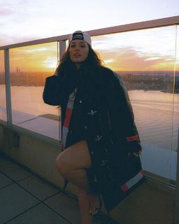 Ashley Graham feet photo thumbnail