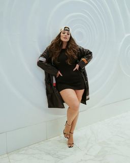 Ashley Graham feet photo thumbnail