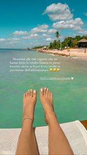 Valentina Vignali feet photo thumbnail