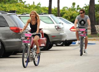 Michelle Hunziker feet photo thumbnail