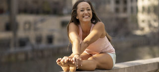Kino MacGregor feet photo thumbnail