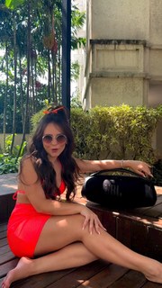Larissa Manoela feet photo thumbnail