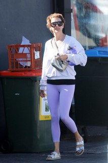 Kate Walsh feet photo thumbnail