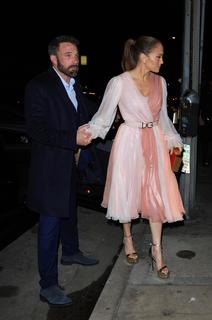 Jennifer Lopez feet photo thumbnail