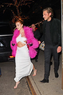 Bella Thorne feet photo thumbnail