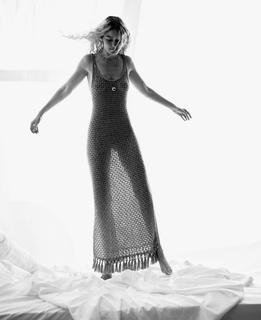 Gigi Hadid feet photo thumbnail