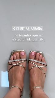 Kéfera Buchmann feet photo thumbnail
