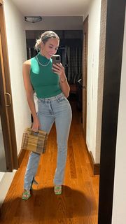 Chelsea Green feet photo thumbnail