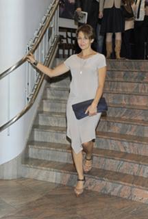 Anna Popek feet photo thumbnail