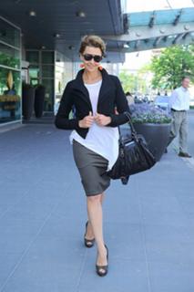 Anna Popek feet photo thumbnail