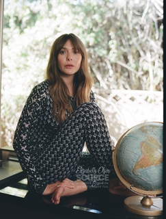 Elizabeth Olsen feet photo thumbnail