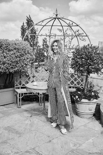Elizabeth Olsen feet photo thumbnail