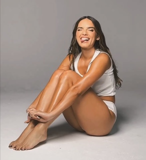 Natalie Noel Mariduena feet photo thumbnail