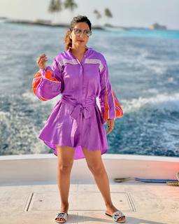 Hina Khan feet photo thumbnail