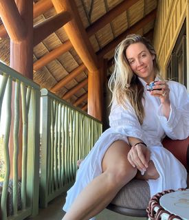 Chelsea Green feet photo thumbnail