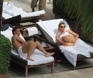 Ilary Blasi feet photo thumbnail