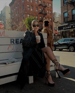 Adrienne Houghton feet photo thumbnail