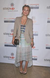 Kaley Cuoco feet photo thumbnail