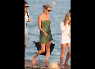 Kate Moss feet photo thumbnail
