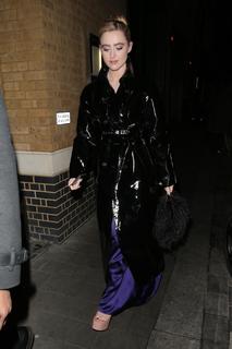 Kathryn Newton feet photo thumbnail