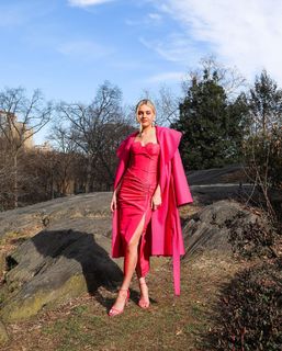 Kelsea Ballerini feet photo thumbnail