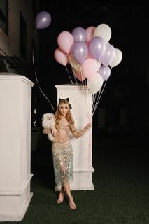 Kathryn Newton feet photo thumbnail