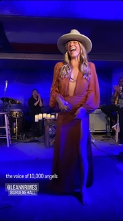 LeAnn Rimes feet photo thumbnail