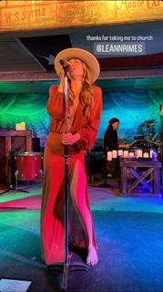 LeAnn Rimes feet photo thumbnail