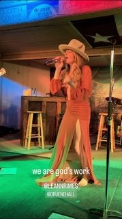 LeAnn Rimes feet photo thumbnail
