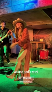 LeAnn Rimes feet photo thumbnail
