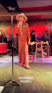 LeAnn Rimes feet photo thumbnail