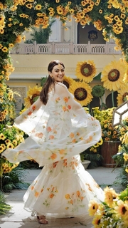 Hansika Motwani feet photo thumbnail
