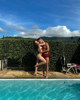 Larissa Manoela feet photo thumbnail