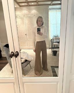Gwyneth Paltrow feet photo thumbnail