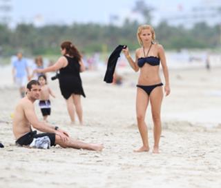 Michelle Hunziker feet photo thumbnail
